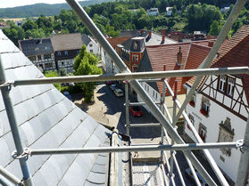 Auf dem Gerüst (Foto: Karl-Franz Thiede)
